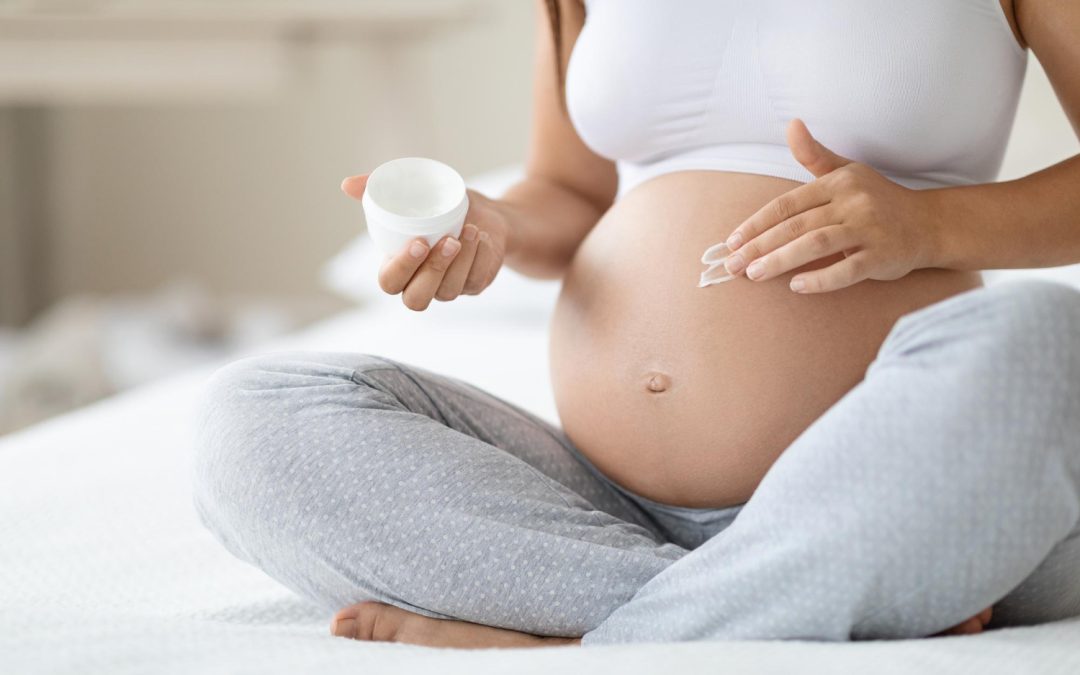Jak dbać o skórę w ciąży? Pielęgnacja, czego unikać
